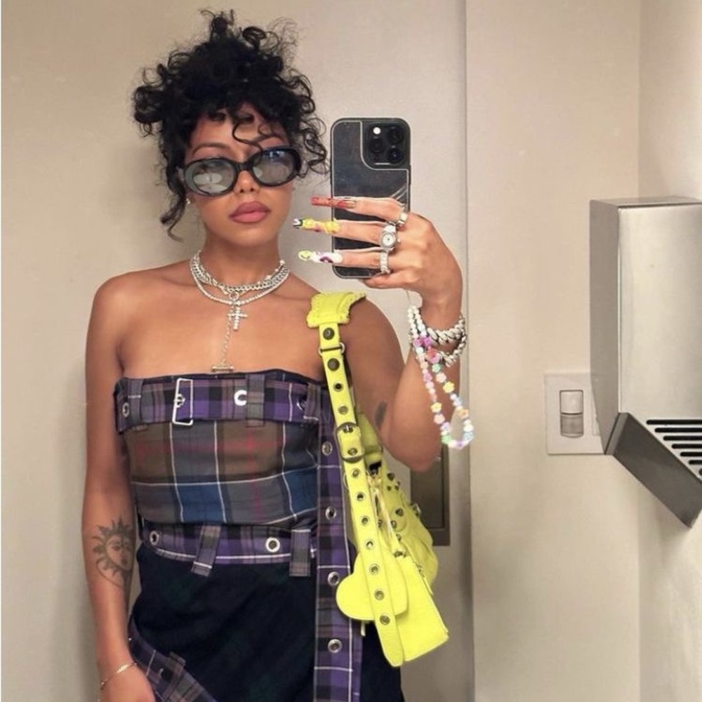 Meet your Posher, Joshnelly